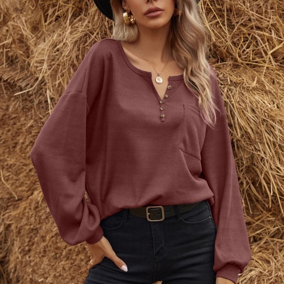 Button detail waffle long sleeve top fall - Picture 5 of 12